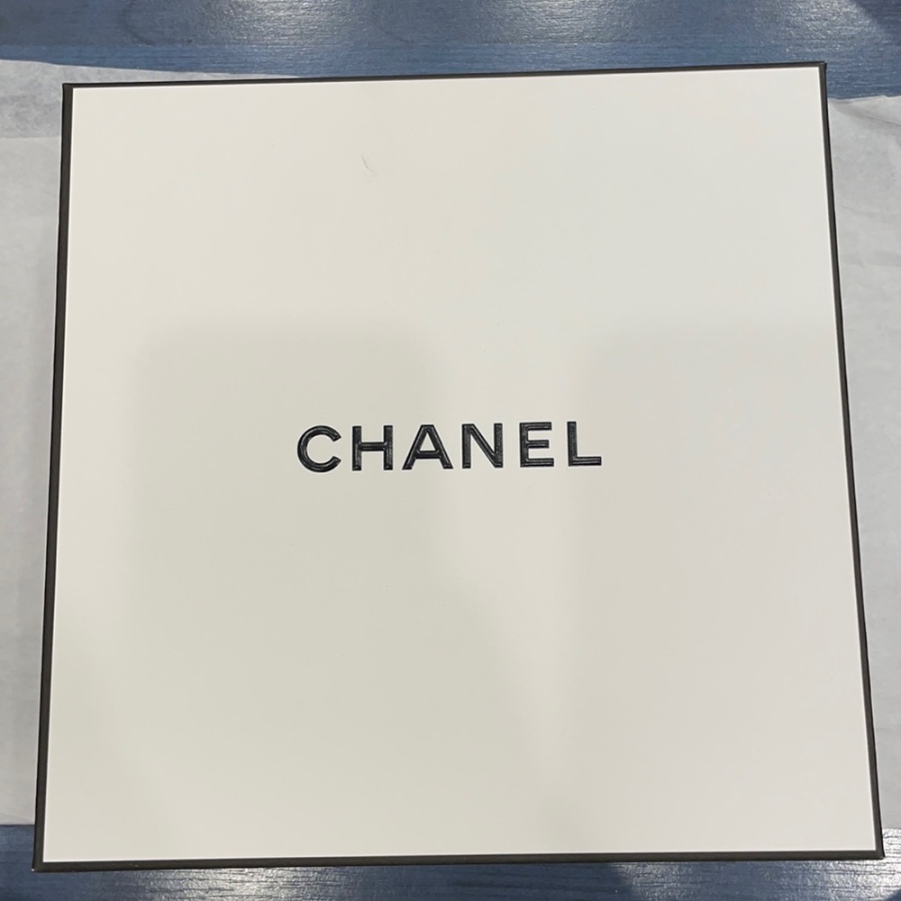CHANEL BIG AND DEEP EMPTY BOX